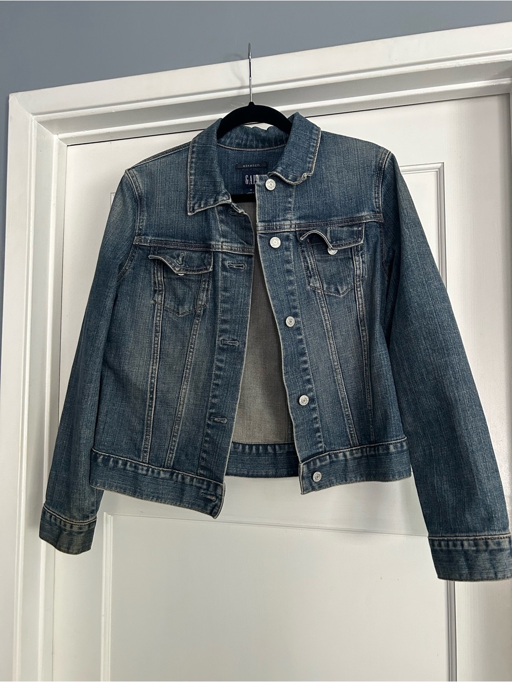 GAP Women's Distressed Blue Denim Jacket Size Medium